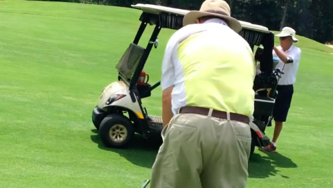 Golf fans react to a golfer's BIZARRE pre-shot routine